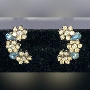 VTG WHITE RHINESTONE FLOWERS W/ LIGHT BLUE TEARDROP STONES  SCREW BACK EARRINGS